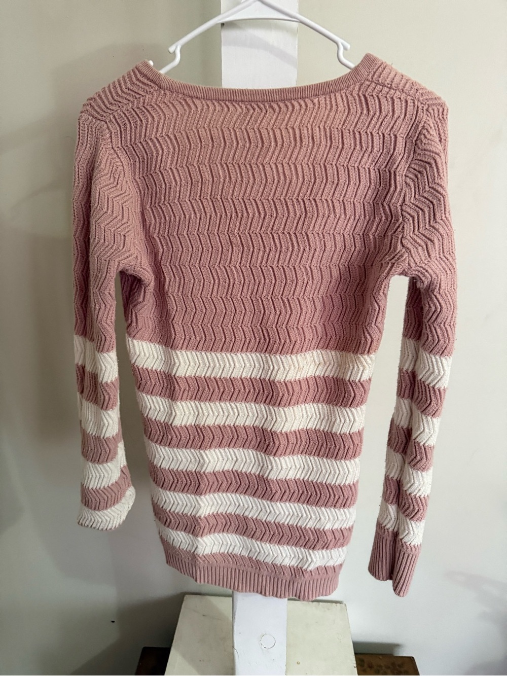 GUESS Sweater - Picture 7 of 8